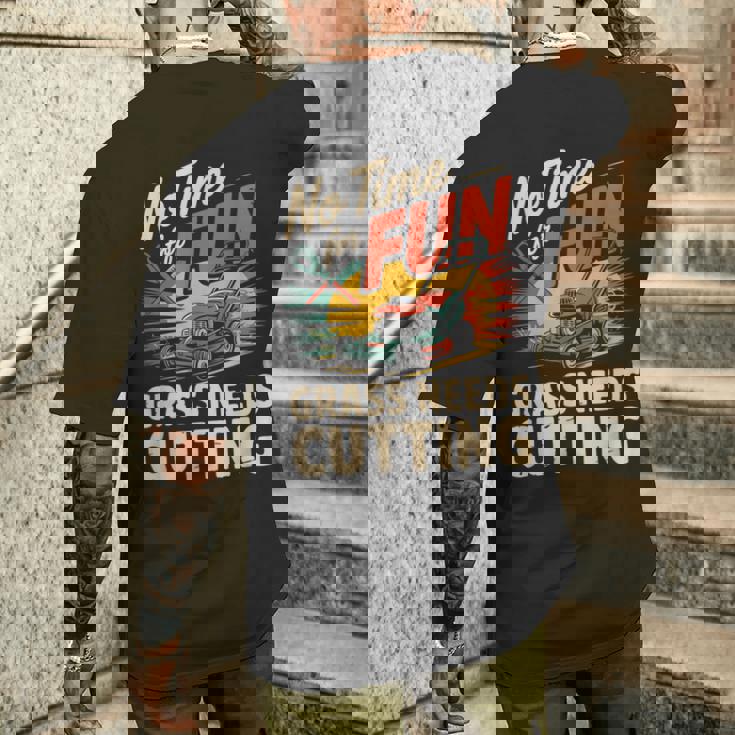 楽しい草刈りの必要がない 面白い芝刈り メンズTシャツ バックプリント 彼への贈り物