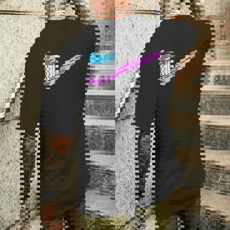 歯磨き粉付きピンク歯ブラシ メンズTシャツ バックプリント 彼への贈り物