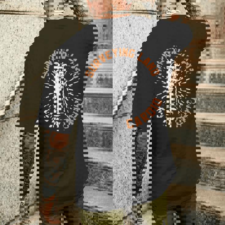 測量は有酸素運動 土地家屋調査士 土地家屋調査士 メンズTシャツ バックプリント 彼への贈り物