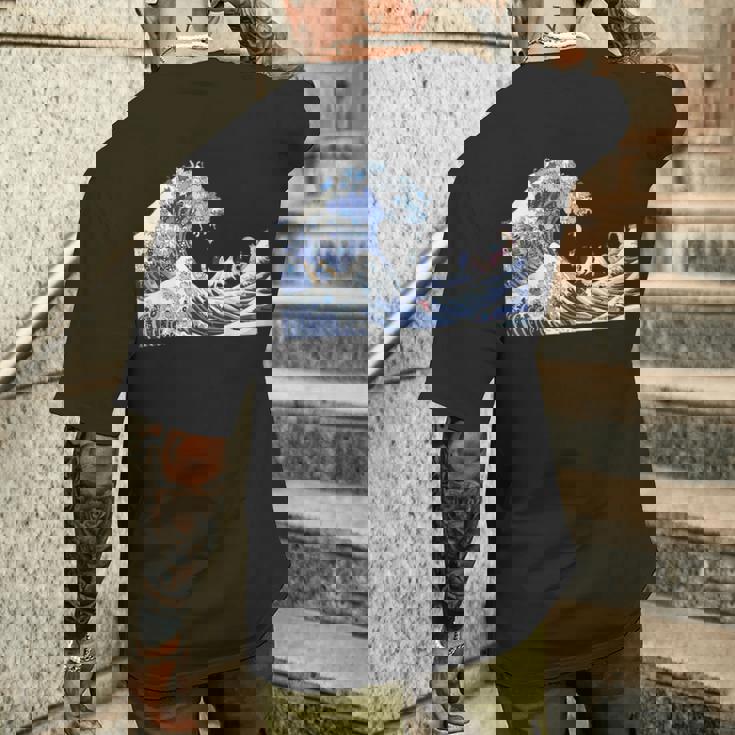 猫がサーフィンをする神奈川の大波 面白い猫の波 かわいい猫、猫好き、かわいい猫 メンズTシャツ バックプリント 彼への贈り物