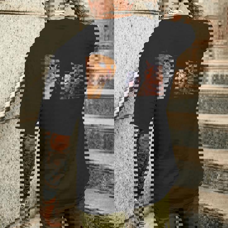 猫ミーム 説教する猫 怒られる猫 泣き叫ぶ猫 説教 怒る かわいい 面白い 人気 楽しい ハッピー メンズTシャツ バックプリント 彼への贈り物