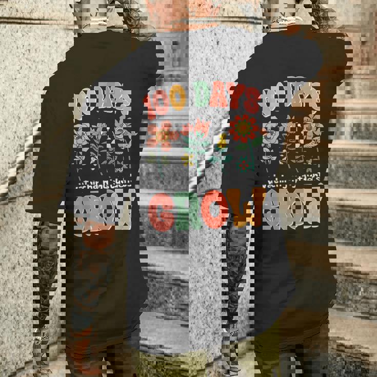 生徒たちの成長を見守る100日 学校教師の100日 メンズTシャツ バックプリント 彼への贈り物