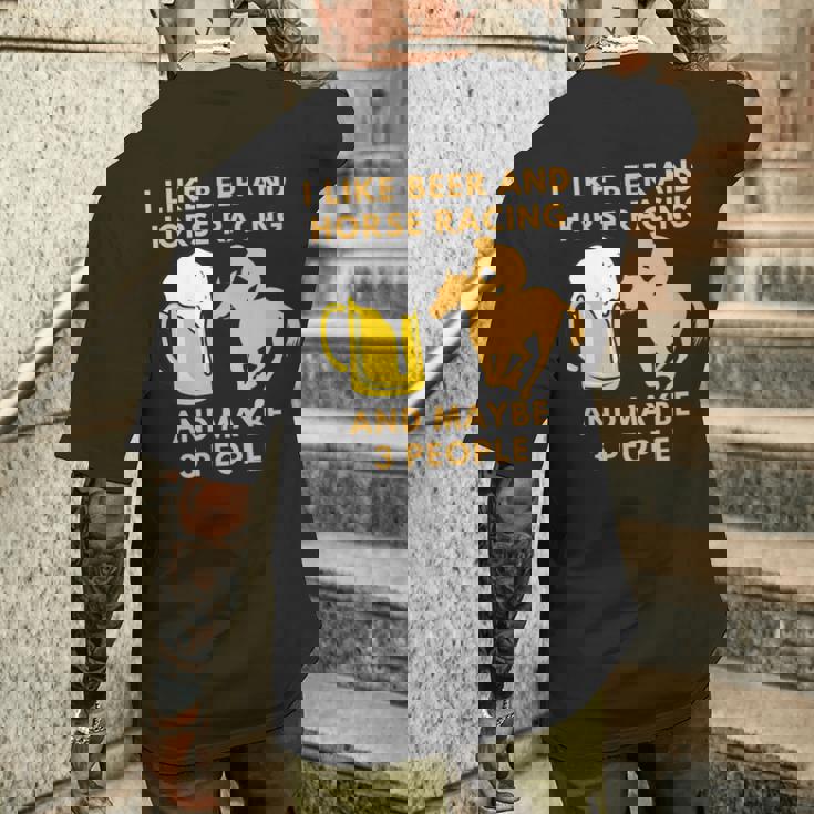 私はビールと競馬が好きで、多分3人の面白い贈り物が好きです メンズTシャツ バックプリント 彼への贈り物