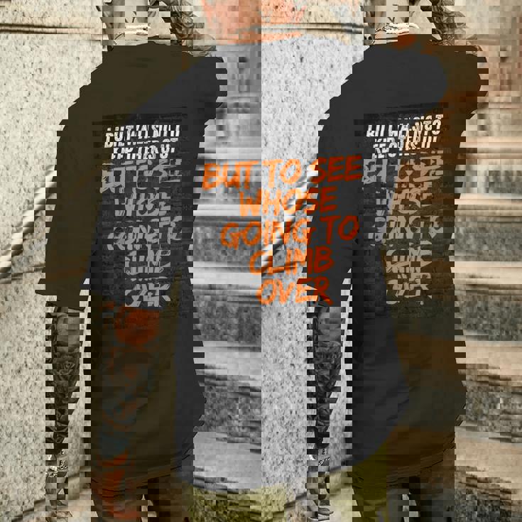 私は他の人を締め出すのではなく、見るために壁を作りました。 メンズTシャツ バックプリント 彼への贈り物