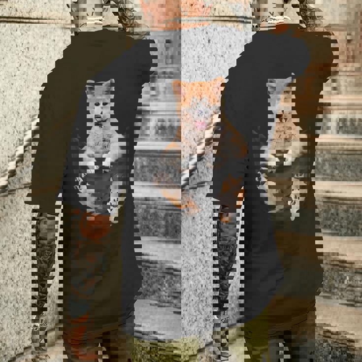 秋田愛好家のためのポケットの中の面白い秋田犬 メンズTシャツ バックプリント 彼への贈り物