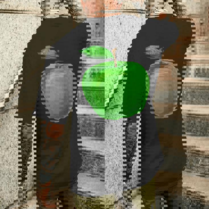 美しい青りんごを彩った果物や果物のりんご。 メンズTシャツ バックプリント 彼への贈り物