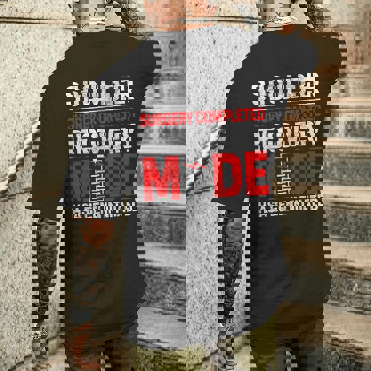 肩の手術 怪我 回復 リハビリ 骨折 骨折 メンズTシャツ バックプリント 彼への贈り物