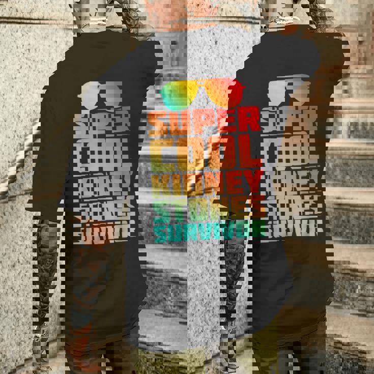 腎臓結石 尿路結石症 サバイバー 回復 よく ユーモア メンズTシャツ バックプリント 彼への贈り物