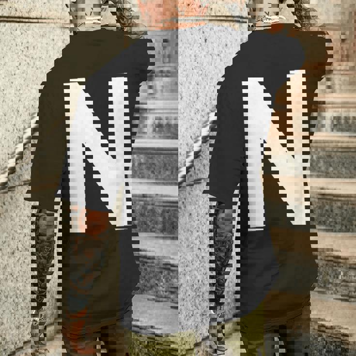 英文字 N 大文字 アルファベット モノグラム イニシャル Abc メンズTシャツ バックプリント 彼への贈り物