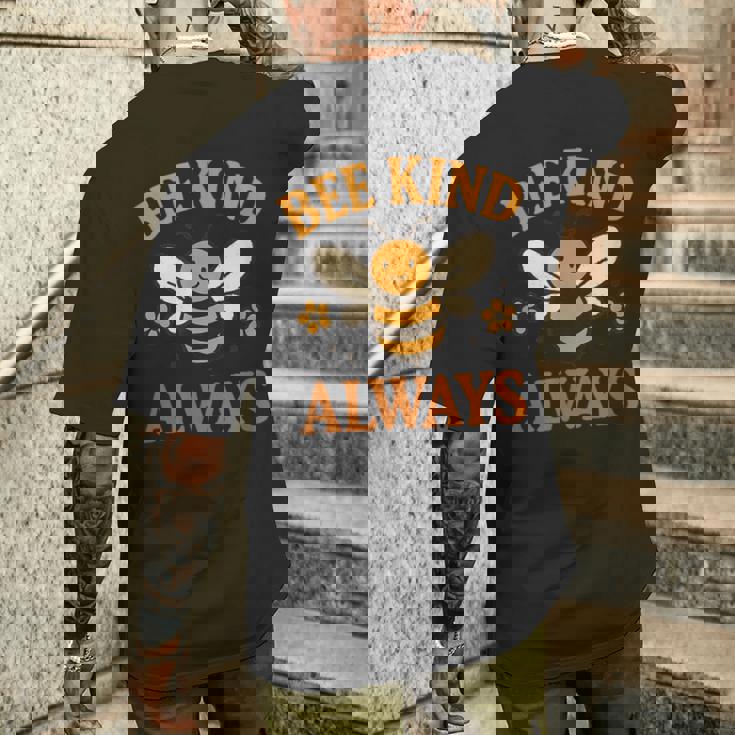 蜂はいつも優しく。先生の優しさ メンズTシャツ バックプリント 彼への贈り物