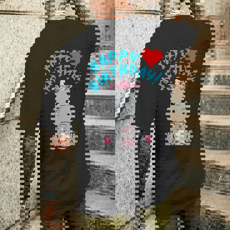 誕生日おめでとうギフト かわいいカバが彼女の誕生日を祝います メンズTシャツ バックプリント 彼への贈り物