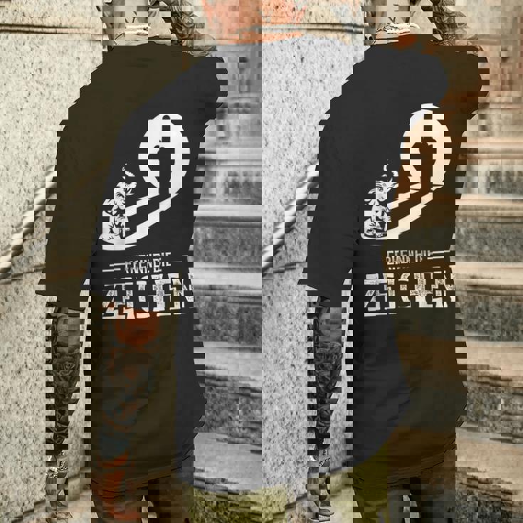 象の影 グレー 巨大なゾウムシ 認識 サイン。 メンズTシャツ バックプリント 彼への贈り物