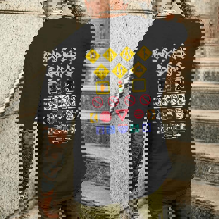 道路標識、警告標識 メンズTシャツ バックプリント 彼への贈り物