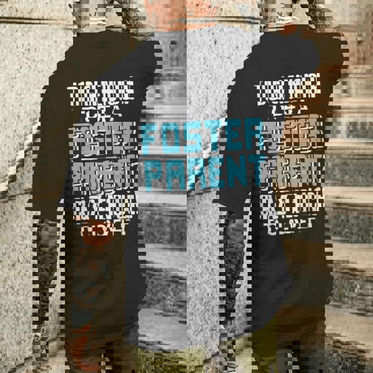 里親になるには十分な強さと情熱 メンズTシャツ バックプリント 彼への贈り物