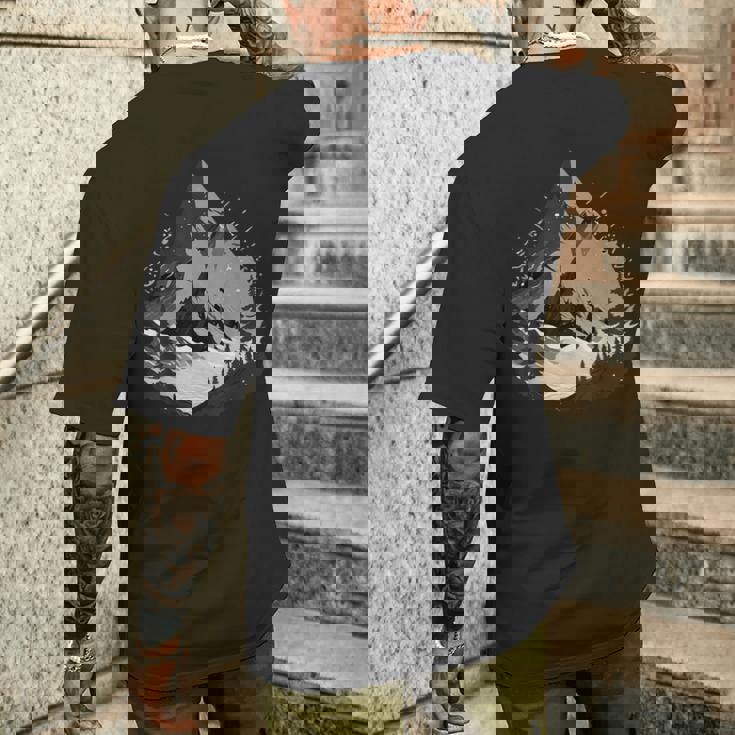 野生動物 自然 ハイキング ハイカー 森林 反射 山 メンズTシャツ バックプリント 彼への贈り物