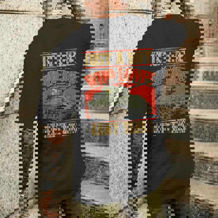 陸軍戦車が大好きな少年第二次世界大戦のシャーマン戦車 メンズTシャツ バックプリント 彼への贈り物