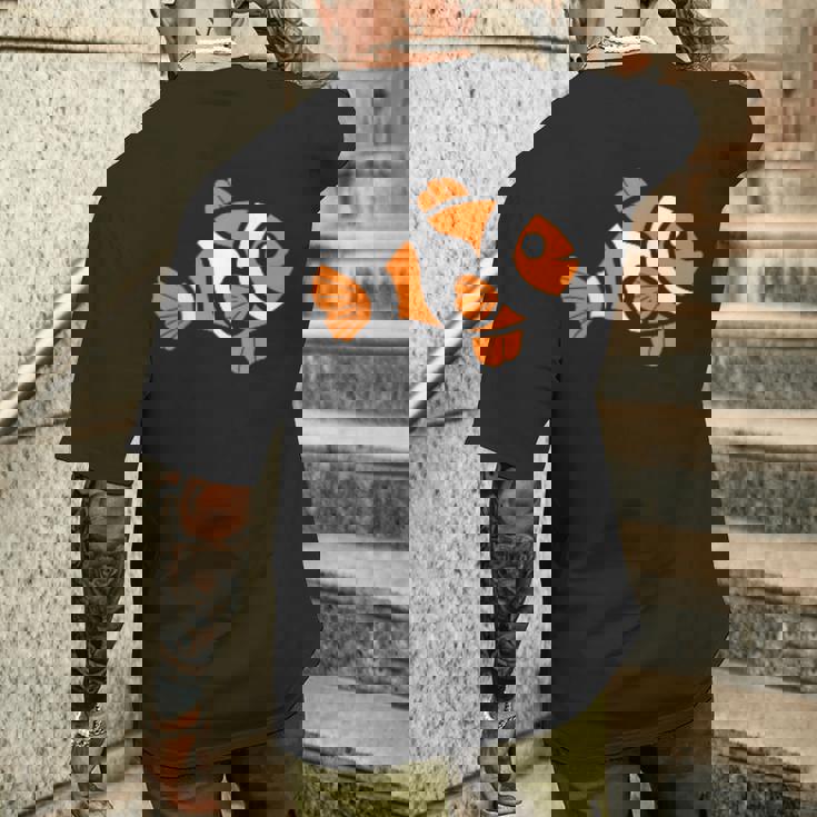 面白いカクレクマノミ シンプルで小さいかわいいカクレクマノミ メンズTシャツ バックプリント 彼への贈り物