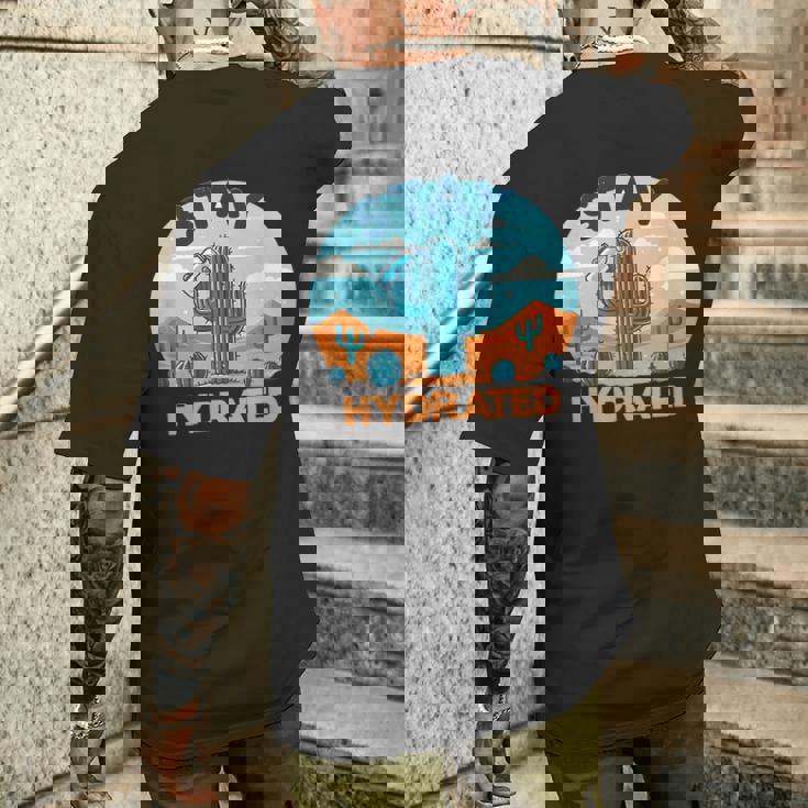 面白いサボテンの水やり-水分補給 メンズTシャツ バックプリント 彼への贈り物