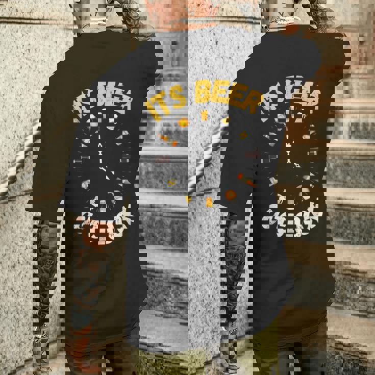 面白いビールoクロックティー。ナショナルビールデー、父の日に。 メンズTシャツ バックプリント 彼への贈り物