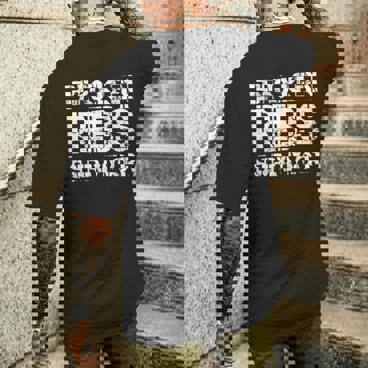 骨折した肋骨サバイバー メンズTシャツ バックプリント 彼への贈り物