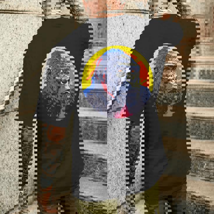 鮮やかなゴリラのイラスト、大胆な色。 メンズTシャツ バックプリント 彼への贈り物