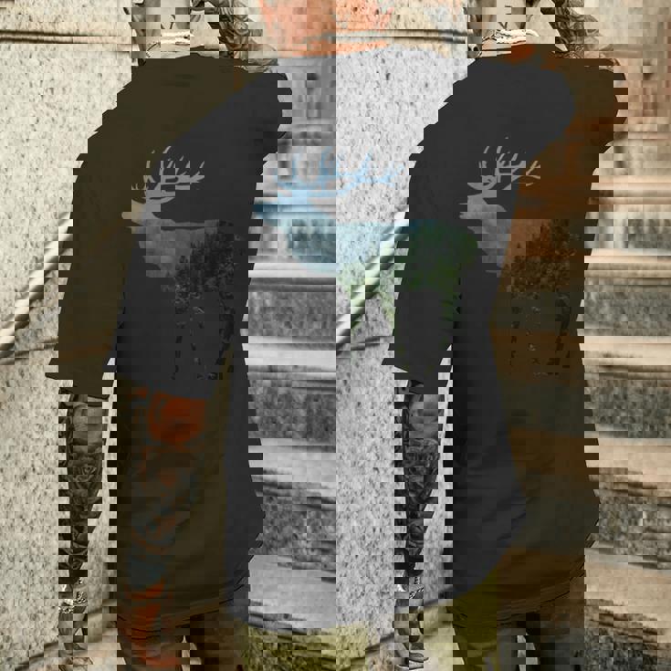 鹿と木 赤い鹿 ダム 鹿 森 木 雄鹿 メンズTシャツ バックプリント 彼への贈り物