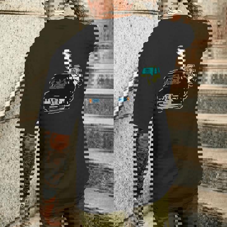 黒塗りの高級車よりも怖い無車検の軽自動車 メンズTシャツ バックプリント 彼への贈り物