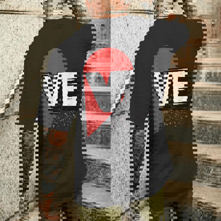 ２人で着るとハートが出来る Loveの文字になる 「Ve」カップル 恋人 メンズTシャツ バックプリント 彼への贈り物