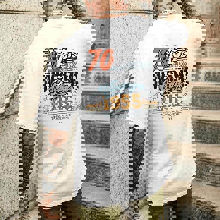 70歳の誕生日 ヴィンテージ 1955 70 Years Of Being Awesome レトロ メンズTシャツ バックプリント 彼への贈り物