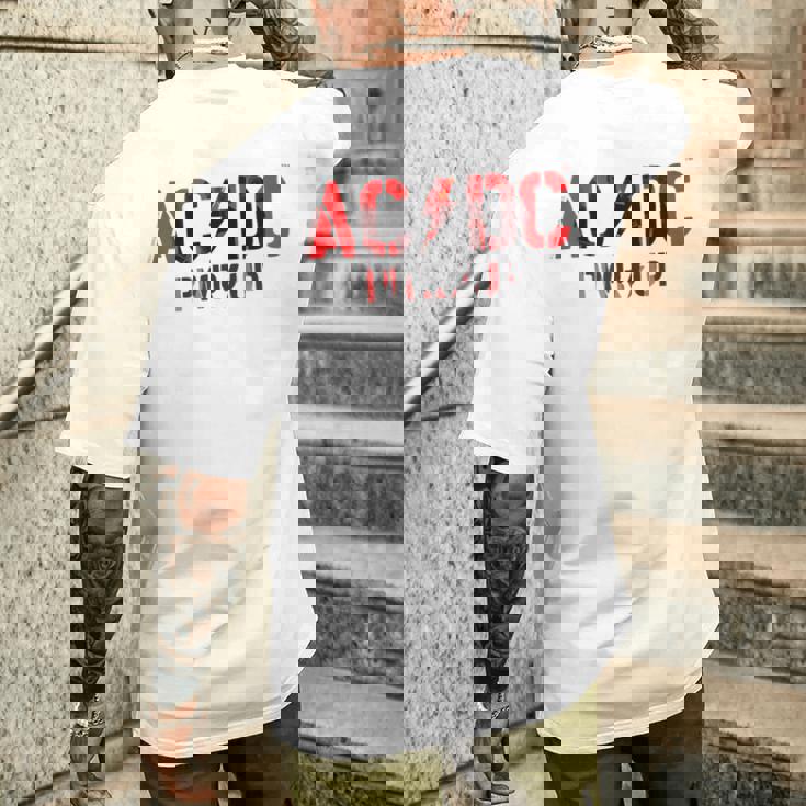 AcDcロックミュージックバンドpwrupフォトロゴ。 メンズTシャツ バックプリント 彼への贈り物