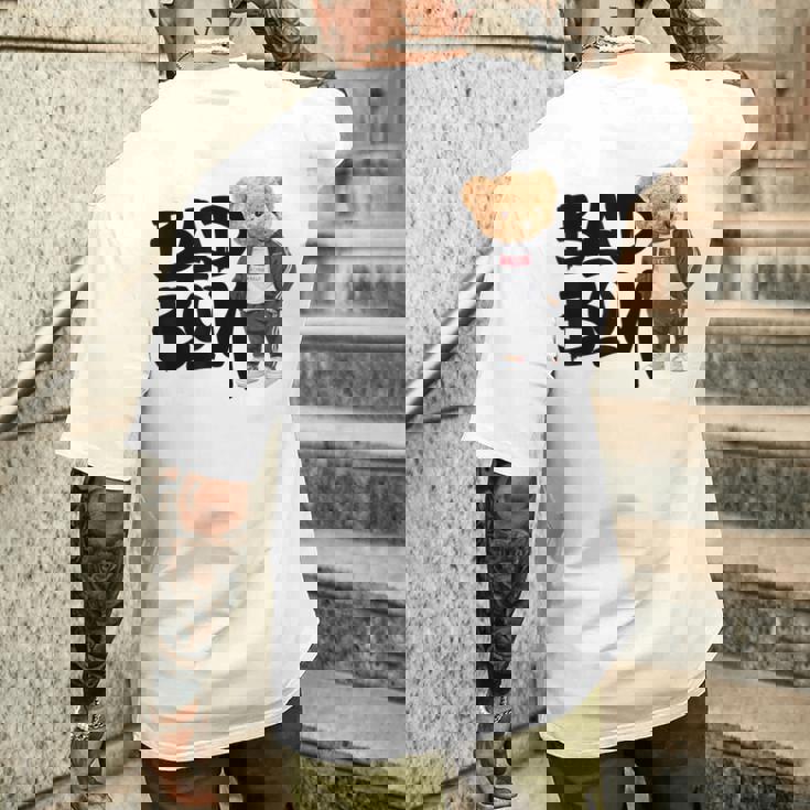 Angry Bad Boystyle、クールなテディベア、バッドボーイグラフィックデザイン。 メンズTシャツ バックプリント 彼への贈り物