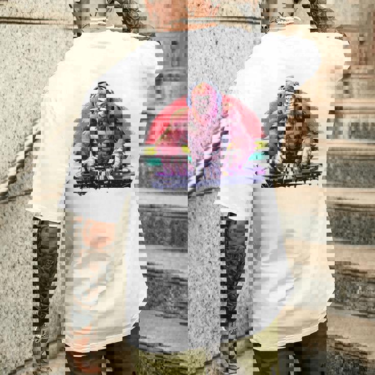 Bassquatch 音楽愛好家のためのサスカッチdjデザイン 長袖tシャツ メンズTシャツ バックプリント 彼への贈り物