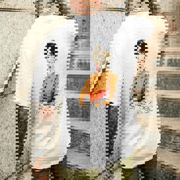 Daw Aunganuu Kyi-Signature 長袖tシャツ メンズTシャツ バックプリント 彼への贈り物