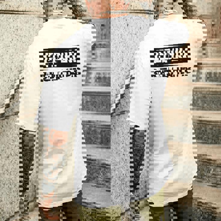 Dedushka Is Always Right キリル文字 ロシア ロシアのおじいちゃん Cyrillic メンズTシャツ バックプリント 彼への贈り物