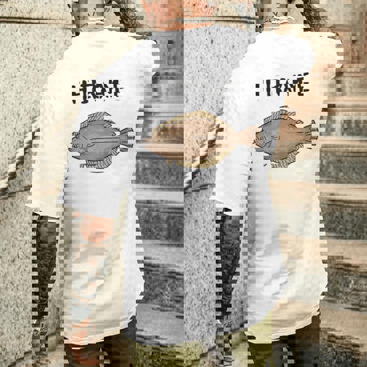 Hirame ヒラメ 平目 鮃 魚好き 願掛け 釣り好き 海釣り 趣味 おもしろ 寿司ネタ 趣味釣り 船釣り 釣り メンズTシャツ バックプリント 彼への贈り物