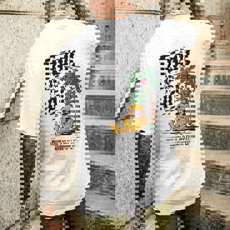 Tropic Like It's Hot パイナップル サマーサングラス ビーチ メンズTシャツ バックプリント 彼への贈り物
