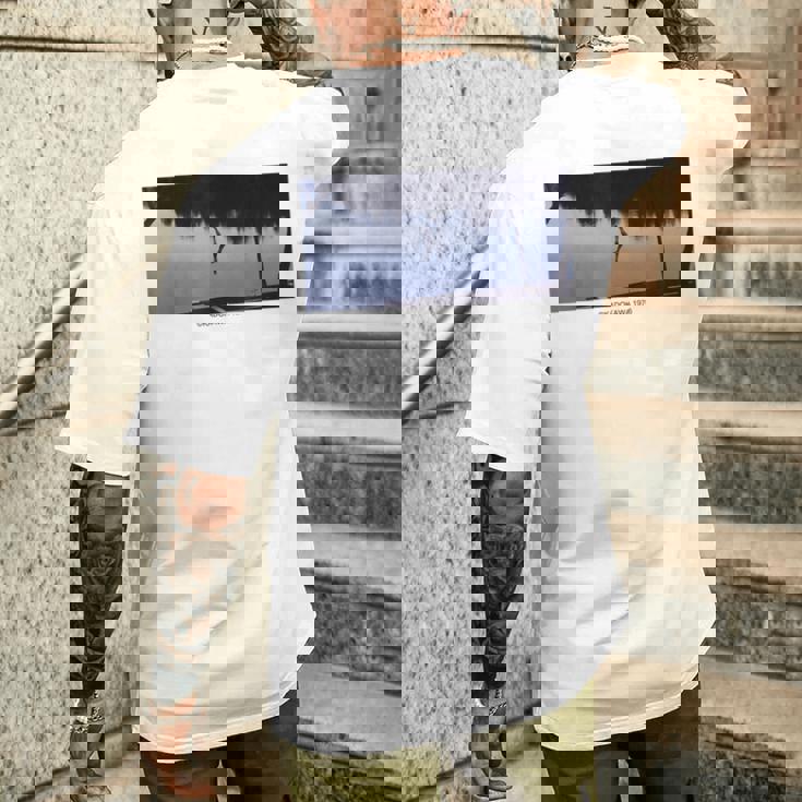 「犬神家の一族」逆さ足ショット メンズTシャツ バックプリント 彼への贈り物