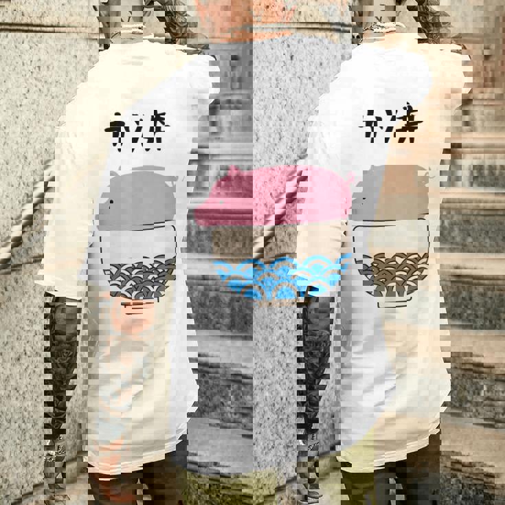 【カツ丼】豚 とんかつ 豚カツ 豚肉 受験生 ごはん 目立つ おもしろ 面白い ネタ ウケ狙い 笑える 可愛い おバカな メンズTシャツ バックプリント 彼への贈り物