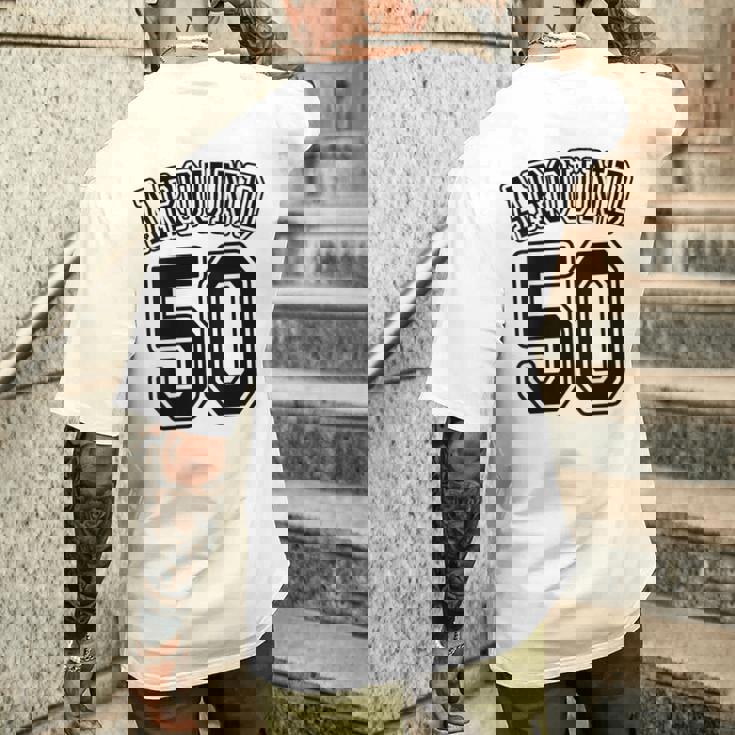 【バックプリント・背中側】Around 50 アラフィフ（五十歳 50才）ユニフォーム風 50代 誕生日プレゼント 面白 メンズTシャツ バックプリント 彼への贈り物