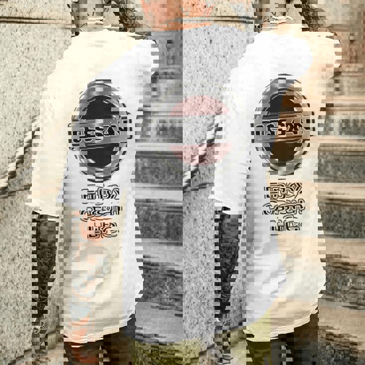 【バックプリント・背中側】Ossan おっさん（車好き ロゴ エンブレム パロディ）【変なデザイン屋さん】文字 面白い メンズTシャツ バックプリント 彼への贈り物