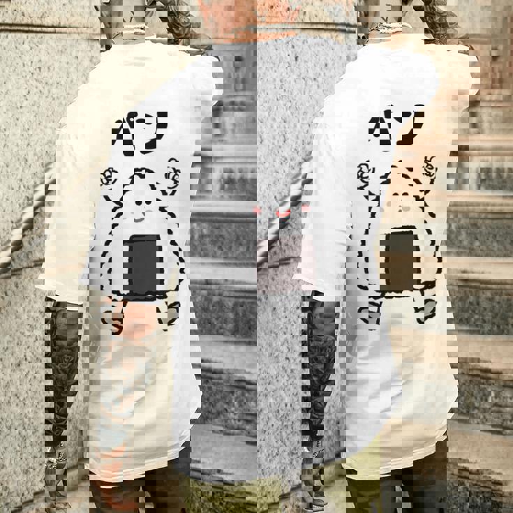 【パン】おにぎり オニギリ ごはん お米 白飯 おもしろ 面白い ウケる 可愛い ネタ ウケ狙い 笑える ふざけ 変な メンズTシャツ バックプリント 彼への贈り物