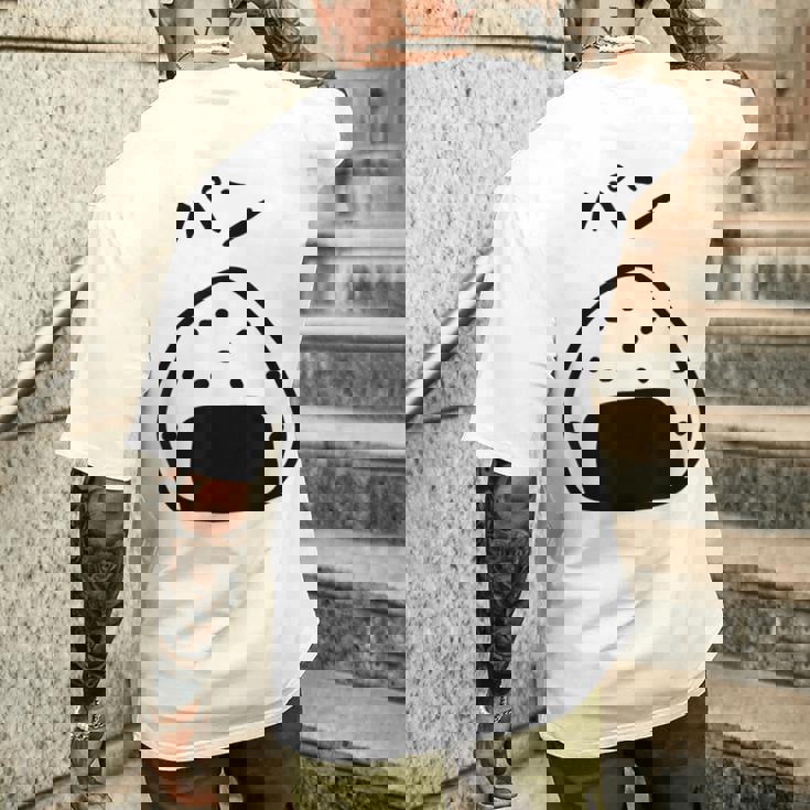 【パン】おにぎり、ご飯、白米、面白い、かわいい、受けターゲット、笑う、面白い メンズTシャツ バックプリント 彼への贈り物