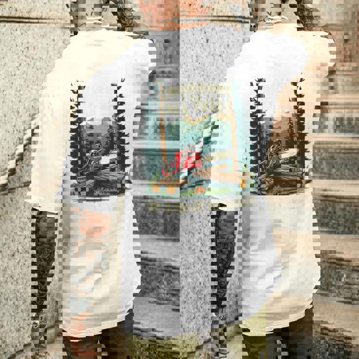 おもしろ林業チェーンソー 背の高い木 ワークアウト ロギング 生活 メンズTシャツ バックプリント 彼への贈り物