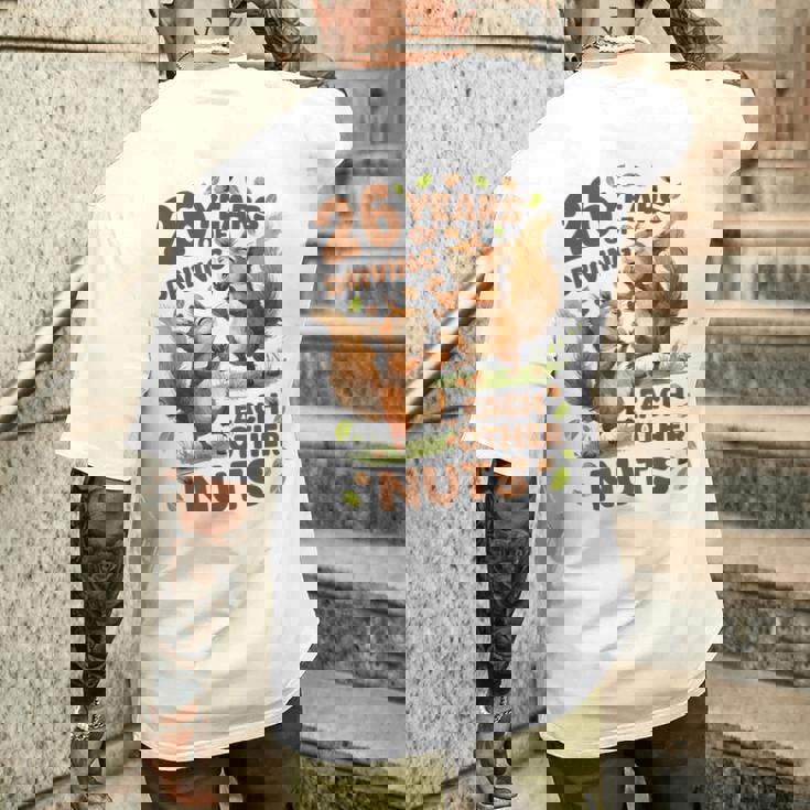 お互いの運転26年 ナッツ26周年 結婚26周年 メンズTシャツ バックプリント 彼への贈り物