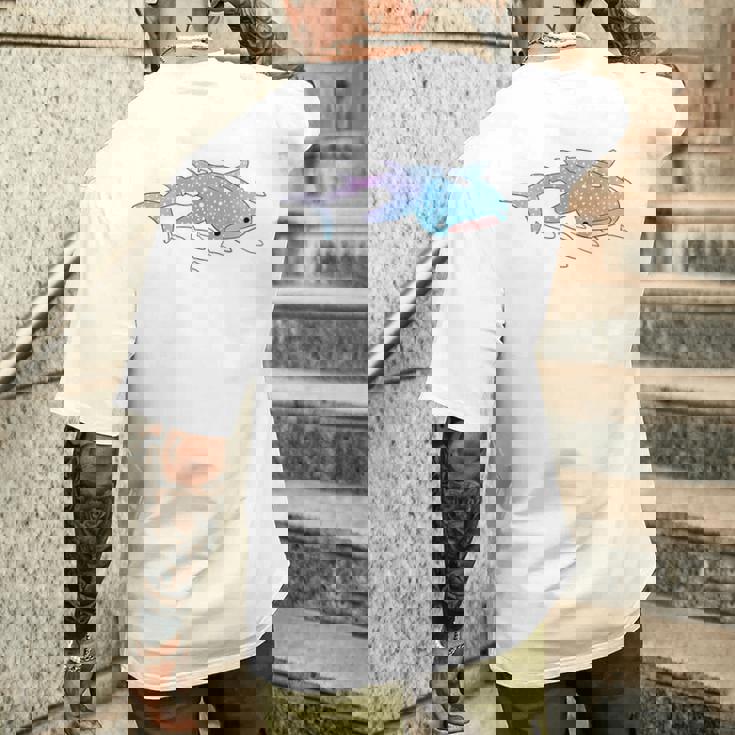 かわいい カワイイ エステ ブルー ジンベラ サメ 海 ギフト メンズTシャツ バックプリント 彼への贈り物