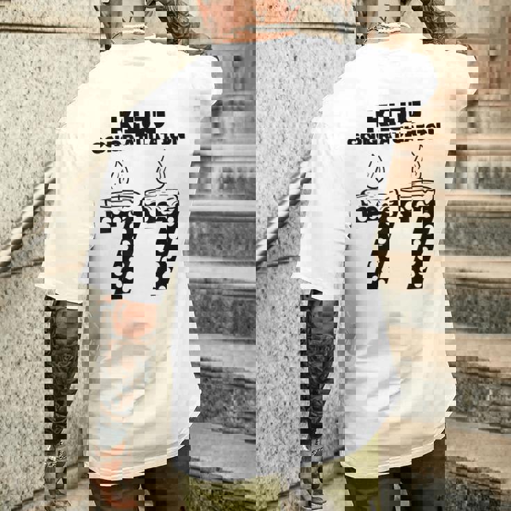 この身体７７年目 まだまだ行くぜ ７７歳 喜寿祝い 長寿祝い おもしろ 喜寿 メンズTシャツ バックプリント 彼への贈り物