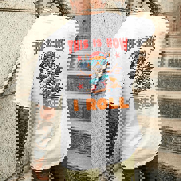 これが私がクールなフォックススケートをスケートボードで転がす方法です メンズTシャツ バックプリント 彼への贈り物