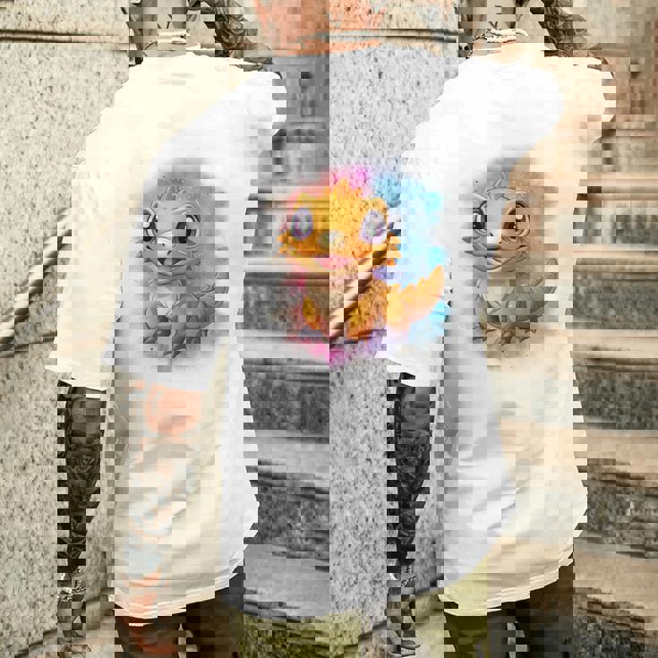 ひげを生やしたドラゴンの白い服のレインボーフラッグ メンズTシャツ バックプリント 彼への贈り物