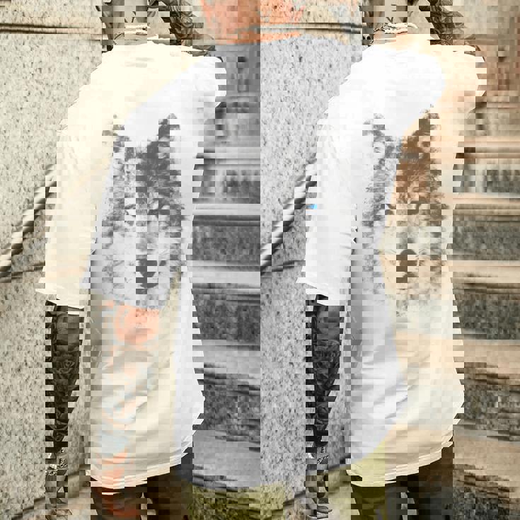 オオカミの顔 青い目 美的スマッジアートスタイル 野生動物 メンズTシャツ バックプリント 彼への贈り物