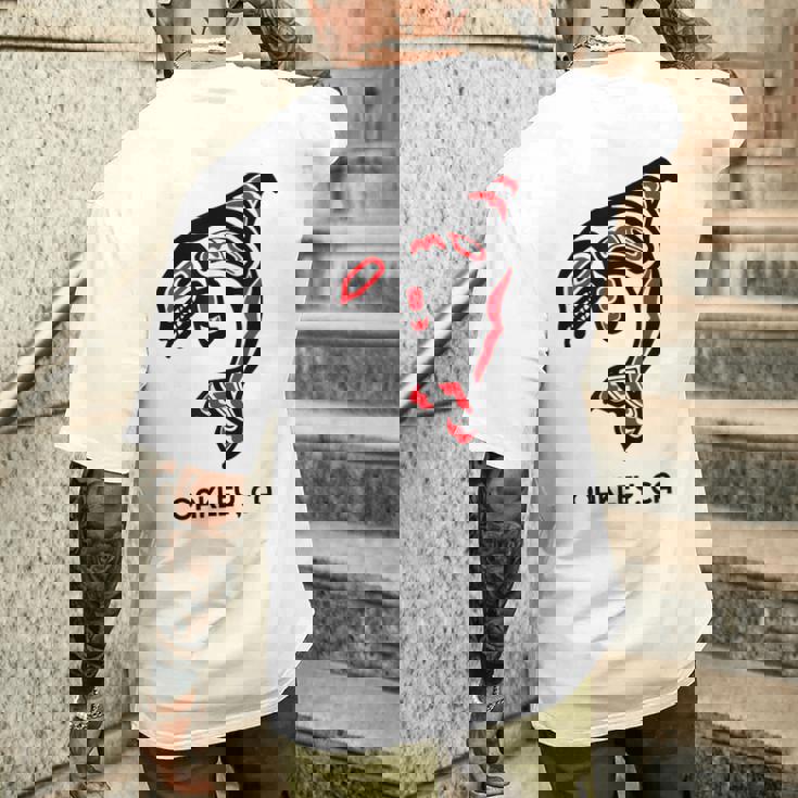 オークリー、カリフォルニア オルカキラー クジラ ネイティブアメリカン ギフト メンズTシャツ バックプリント 彼への贈り物